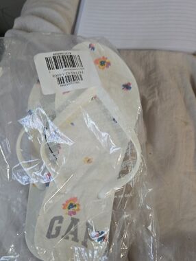 GAP White Floral Thong Sandals with Multicolor Flower Print